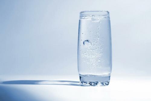 Сколько нужно пить воды при весе 50 кг. Сколько воды нужно организму?