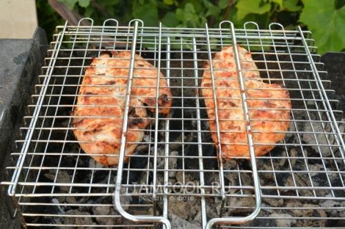 Шашлык из куриной грудки на мангале: рецепт и техника приготовления 23