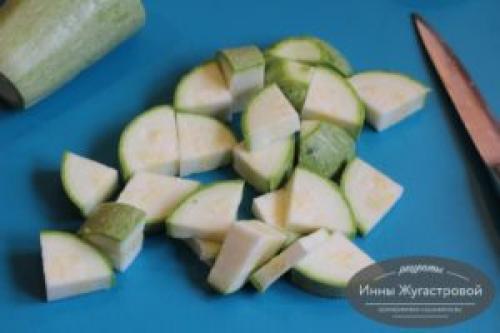 Как правильно подавать шашлычки из куриного филе. Куриные шашлычки с кабачком, луком и сладким перцем на шпажках в духовке