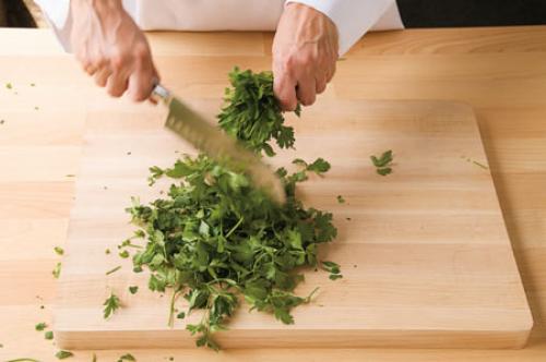 Как приготовить шашлычки из куриного филе на гриле. Куриные грудки по-тунисски с соусом из петрушки