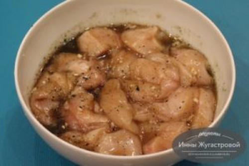 Как правильно подавать шашлычки из куриного филе. Куриные шашлычки с кабачком, луком и сладким перцем на шпажках в духовке