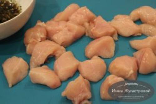 Как правильно подавать шашлычки из куриного филе. Куриные шашлычки с кабачком, луком и сладким перцем на шпажках в духовке