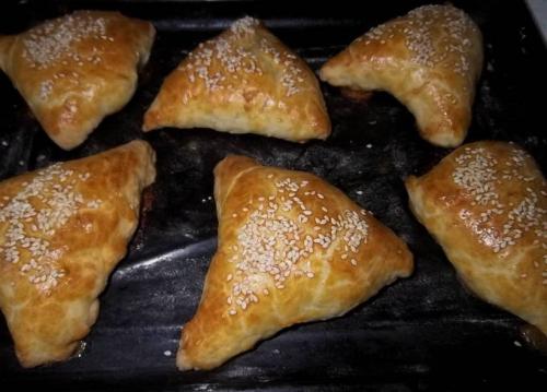 Слоёная самса с мясом. Самса из слоеного теста – 10 пошаговых рецептов в духовке