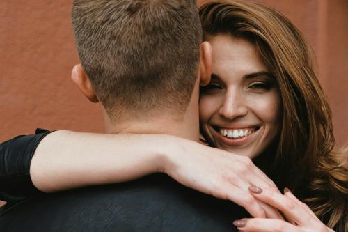 Прыщи на спине у мужчины. Прыщи на спине у мужчин: лечение дарсонвализацией