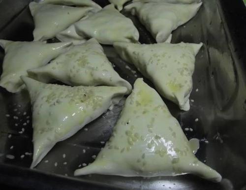 Узбекская самса с курицей. Самса из готового слоеного теста с курицей