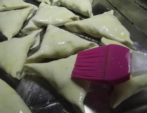 Узбекская самса с курицей. Самса из готового слоеного теста с курицей