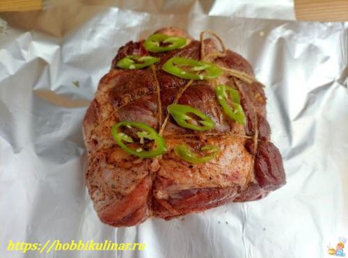 Как хранить готовую свинину в фольге со специями и чесноком. Свинина в духовке в фольге целым куском с чесноком