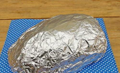 Какие специи используются для приготовления свинины в фольге со специями и чесноком. Свинина целым куском, запеченная в духовке