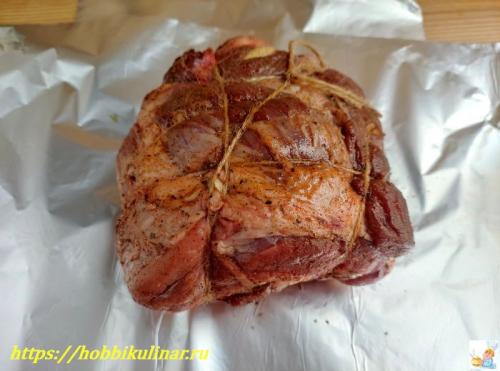 Как хранить готовую свинину в фольге со специями и чесноком. Свинина в духовке в фольге целым куском с чесноком