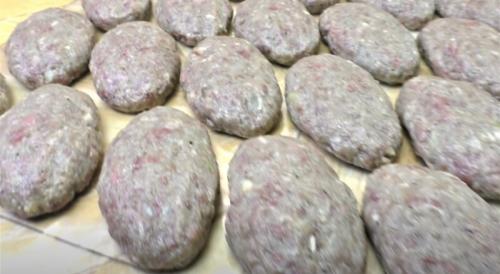 Можно ли заморозить свинину порционными кусками в фольге. Как заморозить мясо впрок в виде полуфабрикатов (рецепты)