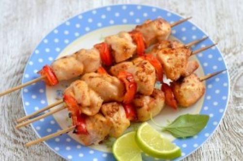 Какие ингредиенты нужны для приготовления шашлыка из куриной грудки в маринаде. Шашлык из куриных грудок с маринадом
