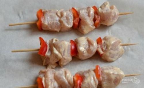 Какие ингредиенты нужны для приготовления шашлыка из куриной грудки в маринаде. Шашлык из куриных грудок с маринадом