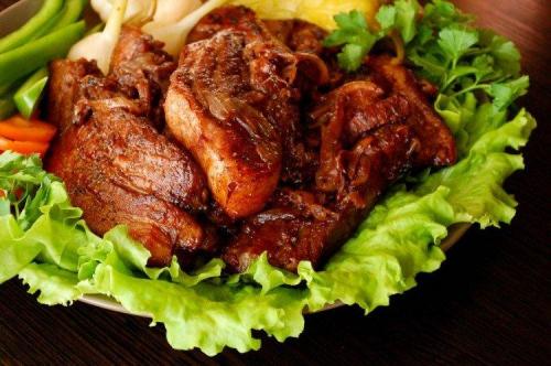 Как правильно разложить ингредиенты в форме для запекания свинины в духовке. Свинина, запеченная в духовке: 20 быстрых и вкусных рецептов