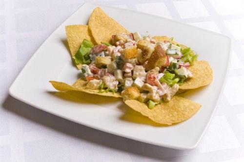 Как сочетаются такие чипсы с другими продуктами. 20 салатов с чипсами, которые разнообразят ваше меню