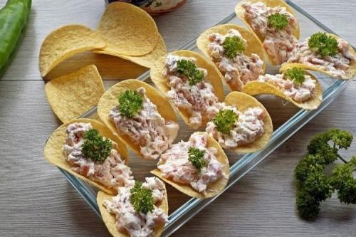 С чем лучше всего подавать чипсы с лисичками и сметаной. 15 закусок на чипсах, которые стоит приготовить прямо сейчас