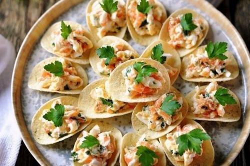 С чем лучше всего подавать чипсы с лисичками и сметаной. 15 закусок на чипсах, которые стоит приготовить прямо сейчас