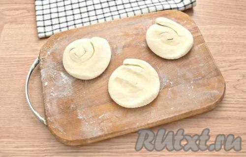 Домашняя самса из слоеного теста с мясом своими руками 13