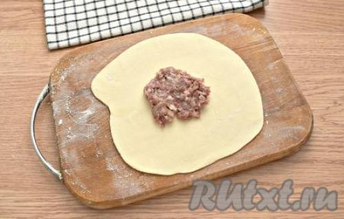 Домашняя самса из слоеного теста с мясом своими руками 15