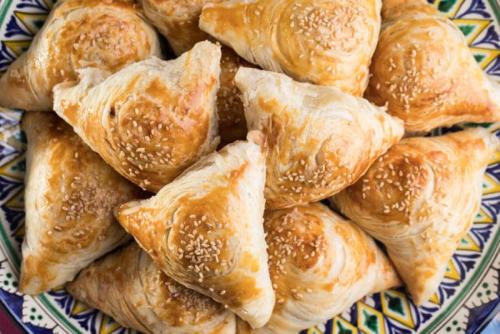 Самса с говядиной из готового слоеного теста. Вкусная самса из говядины