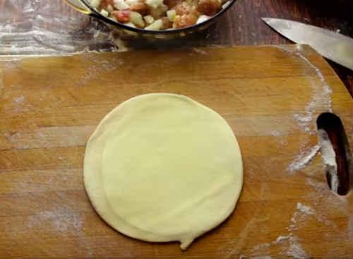 Самса из слоеного теста с курицей и грибами. Самса с курицей из слоеного теста — 3 домашних рецепта