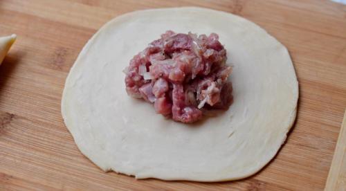 Самса из готового слоёного теста с курицей в духовке. Пошаговый рецепт 11