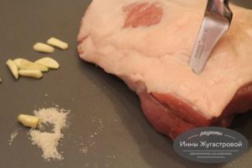 Как правильно нарезать запеченную свинину в фольге, чтобы она была красивой и вкусной. Свинина (буженина) в духовке в фольге. Ароматная, сочная, нежная по простому рецепту