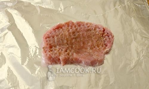 Запеченная свинина в фольге: Калорийность и полезные свойства 07