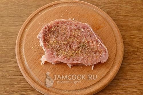 Запеченная свинина в фольге: Калорийность и полезные свойства 05