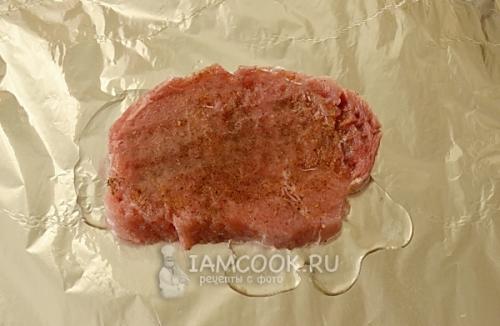 Запеченная свинина в фольге: Калорийность и полезные свойства 08