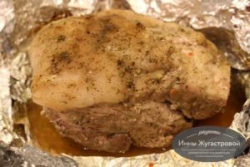 Как правильно нарезать запеченную свинину в фольге, чтобы она была красивой и вкусной. Свинина (буженина) в духовке в фольге. Ароматная, сочная, нежная по простому рецепту