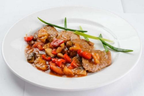 Какие ингредиенты нужны для приготовления сочной свиной вырезки в духовке. 20 рецептов из свиной вырезки, которые понравятся всей семье