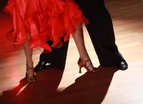 Сколько калорий сжигает танец хип-хоп. Фристайл, сальса, хип-хоп: пять танцевальных направлений, которые сжигают калории и помогают похудеть 03 Сколько калорий сжигает танец хип-хоп. Фристайл, сальса, хип-хоп: пять танцевальных направлений, которые сжигают калории и помогают похудеть 03