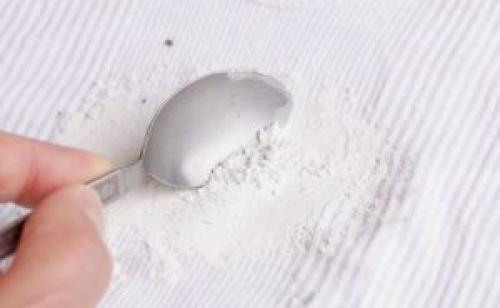 Как вывести пятно от масла с одежды старое. 9 способов удаления застарелых пятен жира