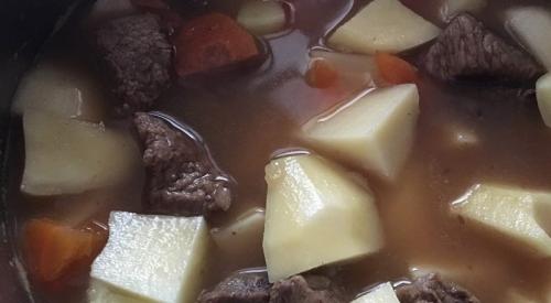 Какие продукты можно добавить в картошку тушеную, чтобы сделать её более калорийной. Что добавить в тушеную картошку, чтобы та стала в два раза вкуснее