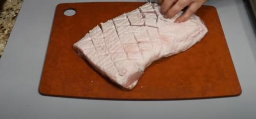 Целый кусок свинины с чесноком в фольге в духовке. Запеченная свинина в фольге – 9 мягких и сочных рецептов приготовления