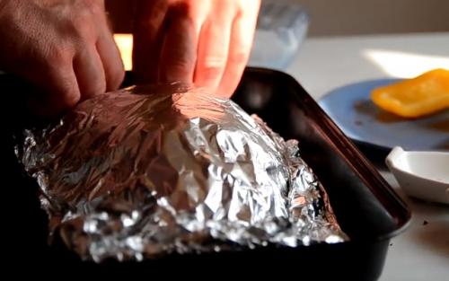 Свинина с овощами в духовке и сметаной. Свинина с овощами запеченная в фольге