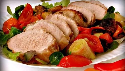 Свинина с овощами в духовке без картошки. Свинина запечённая в духовке с овощами — простые и вкусные рецепты приготовления