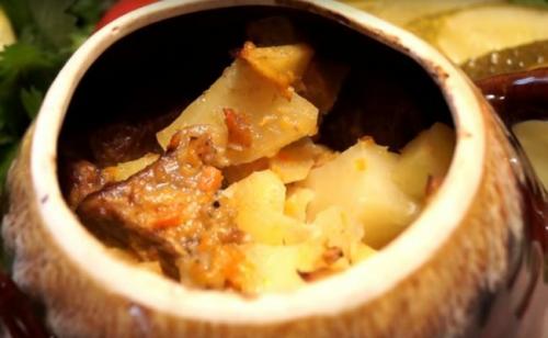 Свиная шея в духовке кусочками с картошкой. Свинина с картошкой в духовке — 5 простых и вкусных рецептов