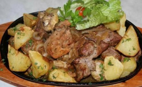 Свиная шея в духовке кусочками с картошкой. Свинина с картошкой в духовке — 5 простых и вкусных рецептов