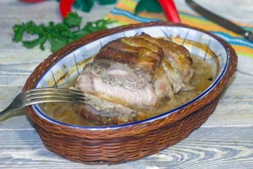 Как вкусно приготовить свинину в духовке на противне. Свинина, запеченная в духовке: 20 быстрых и вкусных рецептов