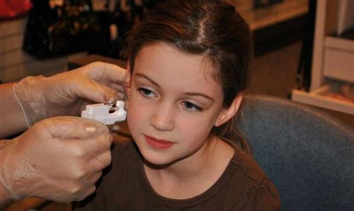 Что нужно знать перед тем как проколоть уши ребенку. Процедура прокалывания