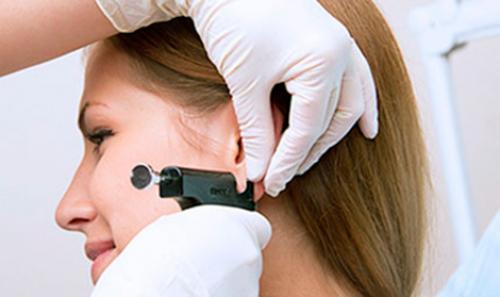 Можно ли прокалывать уши несколько раз. В каком ухе прокалывают вторую дырку девушке