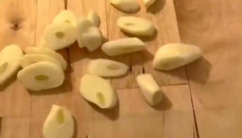 Как приготовить мясо большим куском в духовке. Свинина в духовке — 16 рецептов сочного и мягкого запеченного мяса