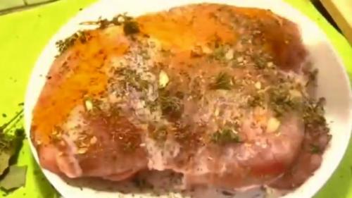 Как приготовить мясо большим куском в духовке. Свинина в духовке — 16 рецептов сочного и мягкого запеченного мяса
