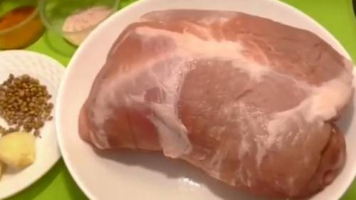 Свиная шея в духовке без фольги. Свинина в духовке — 16 рецептов сочного и мягкого запеченного мяса