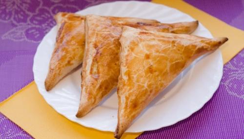 Лепка самсы из слоеного теста. Как заворачивать самсу