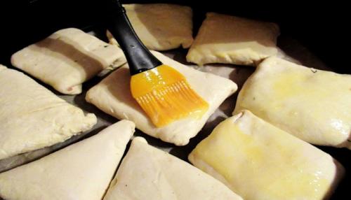 Лепка самсы из слоеного теста. Как заворачивать самсу