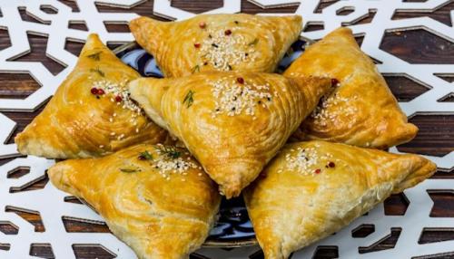 Лепка самсы из слоеного теста. Как заворачивать самсу