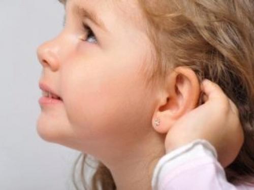 Что делать если загноился прокол в ухе. О детском пирсинге