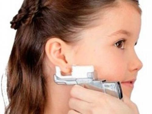 Что делать если загноился прокол в ухе. О детском пирсинге